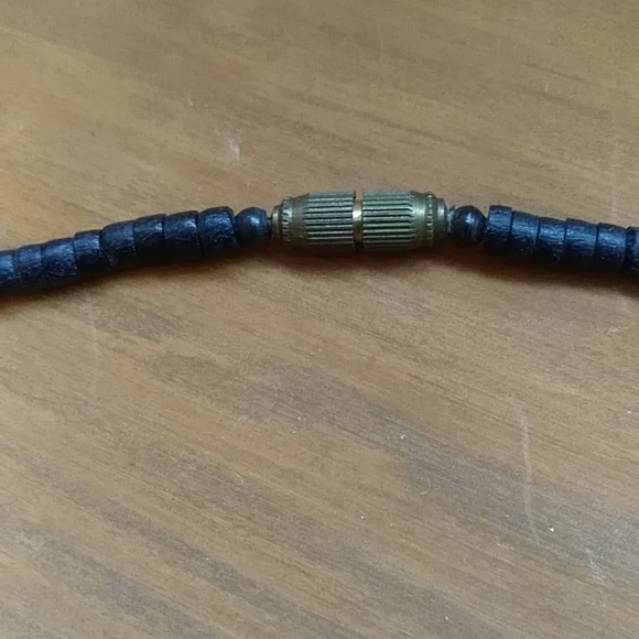 Vintage black resin necklace - Picture 3 of 5